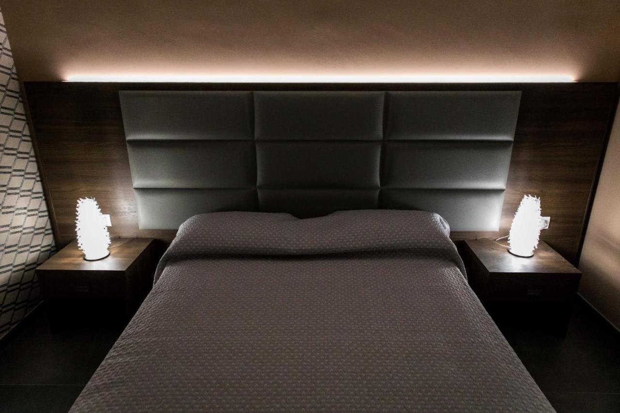 4Essences Boutique Rooms 마라테아 외부 사진